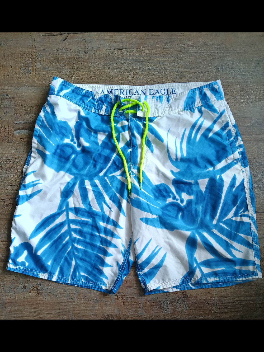 American Eagle Blue & White Tropical Print Board Shorts Size Large